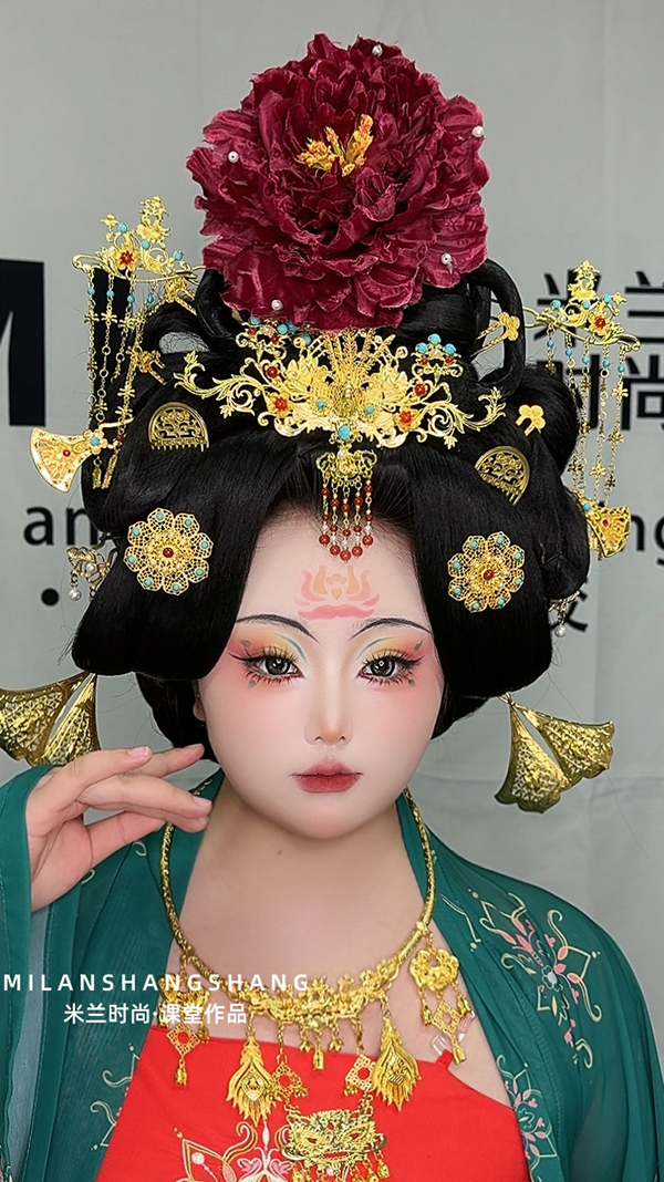 安阳米兰时尚化妆美甲培训学校